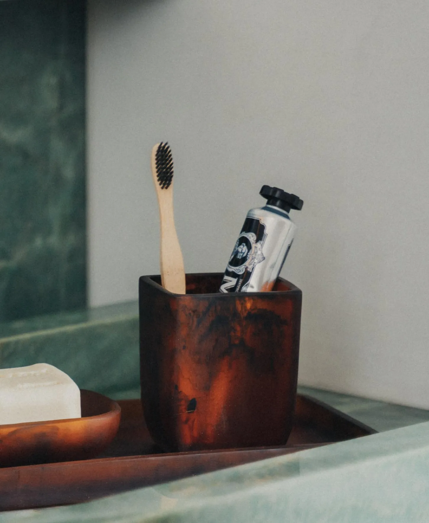 Flow Resin Toothbrush Holder | Earth