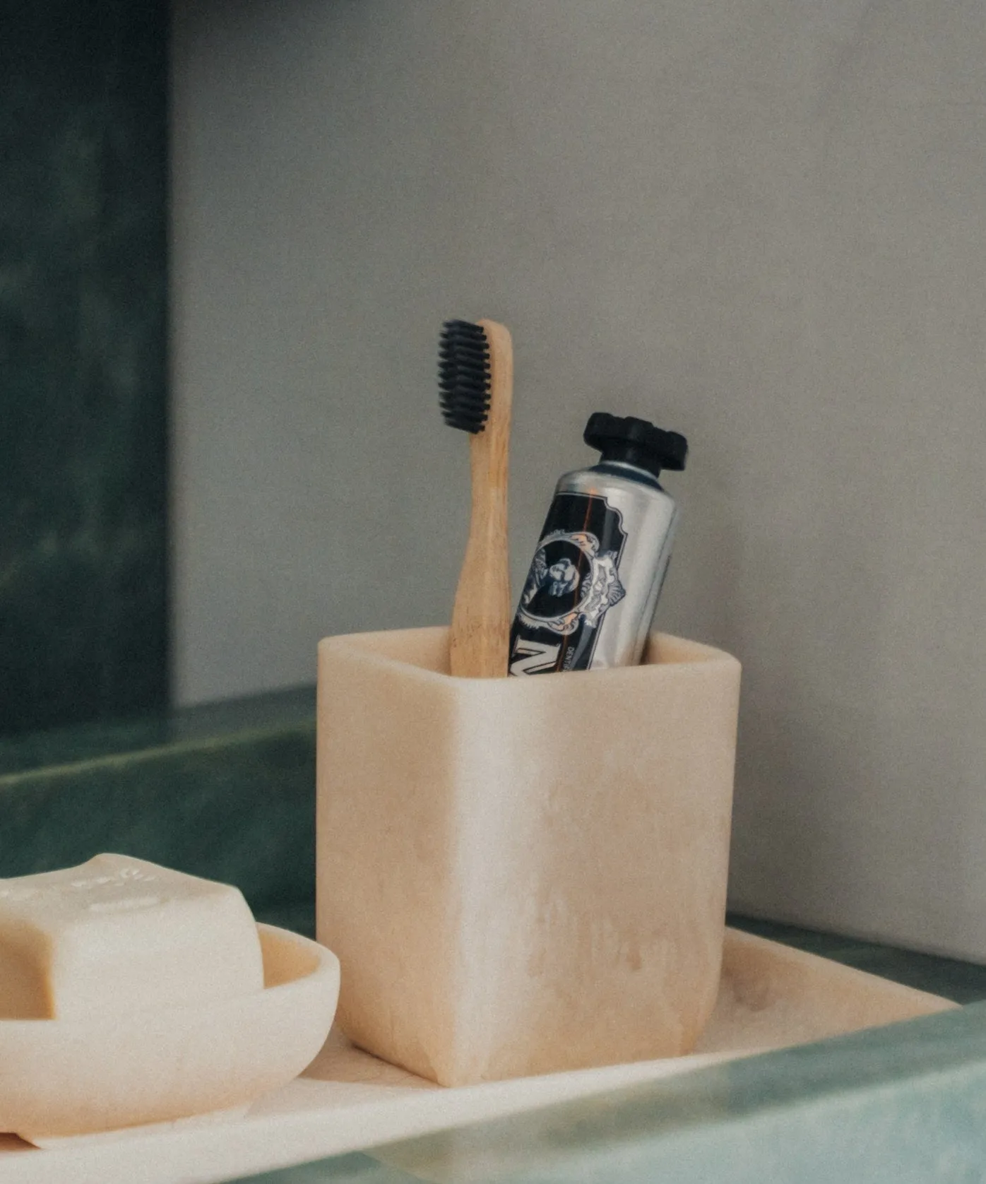 Flow Resin Toothbrush Holder | Marshmallow