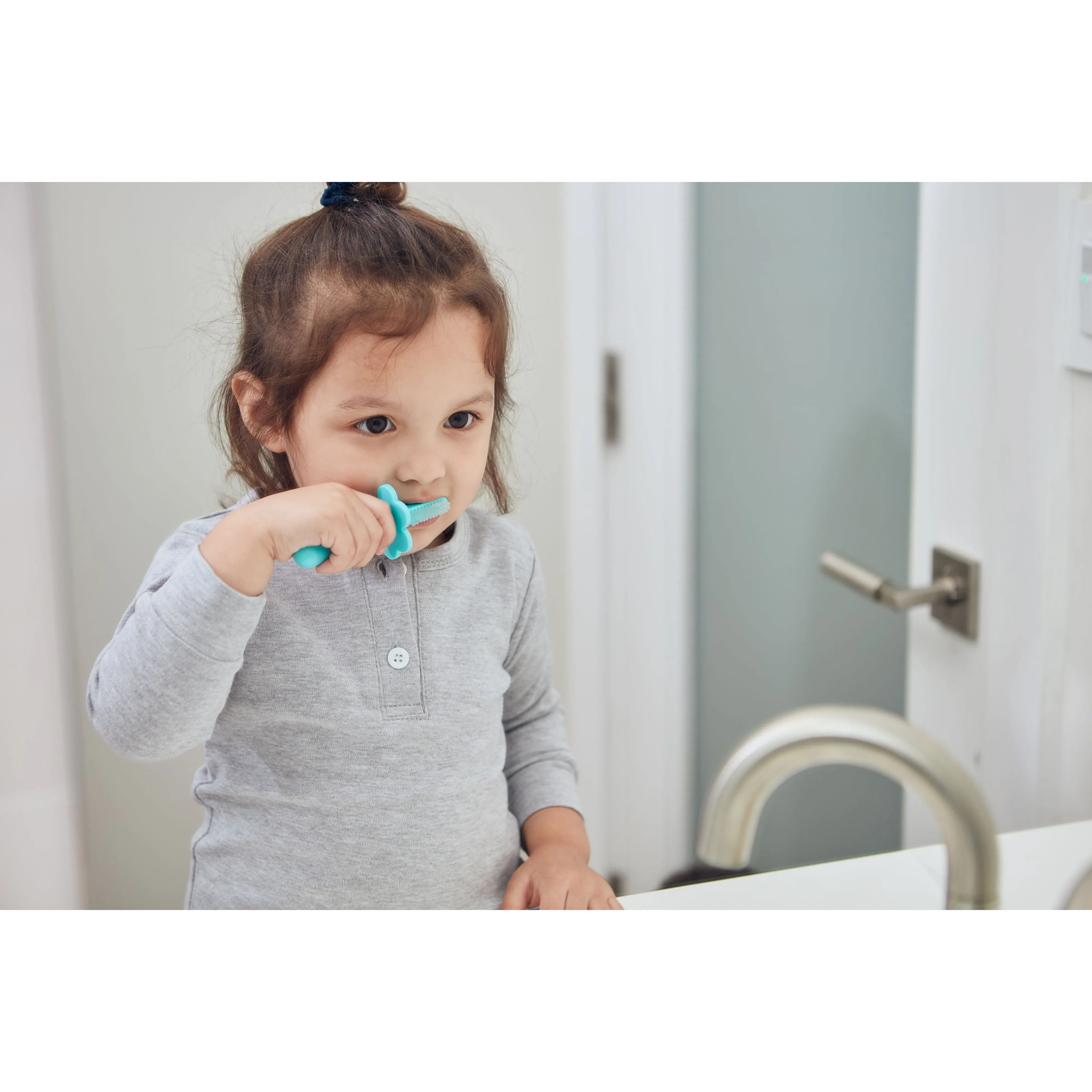 Grabease Double Sided Toothbrush Teal