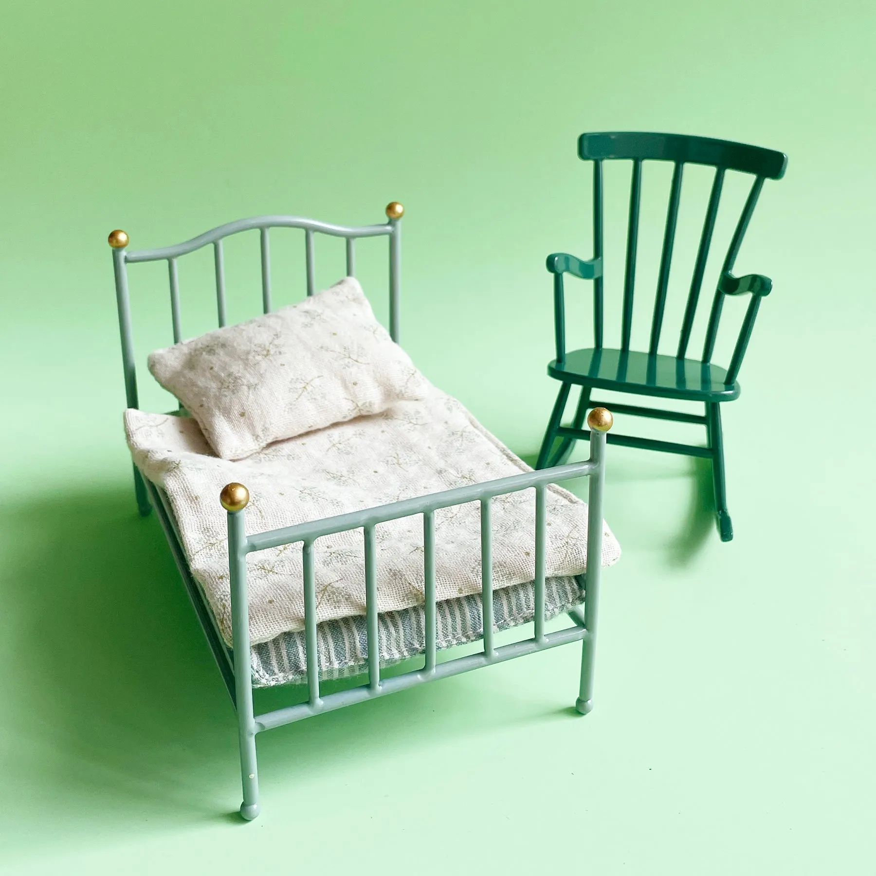 Mini Vintage Bed