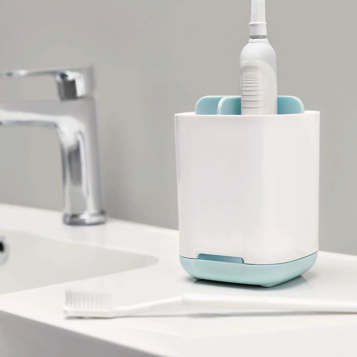 Toothbrush Holder With Anti-Slip Bottom-3 Slots